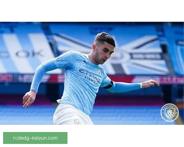 瓦拉内展示卓越防守站位，助力球队逐渐迎来突破表现亮眼